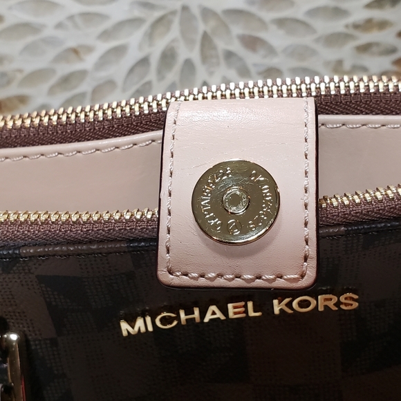 Designer Handbag - Picture 8 of 12